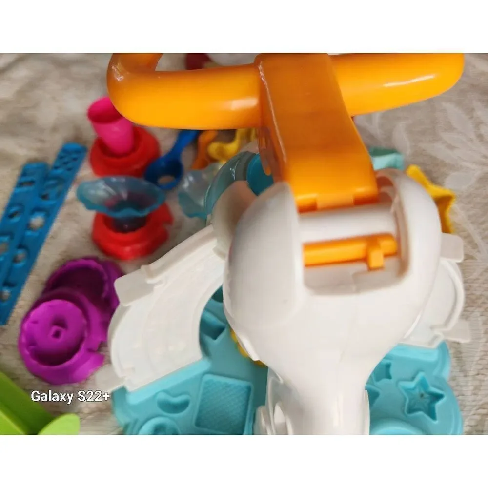 Play-Doe modeling set